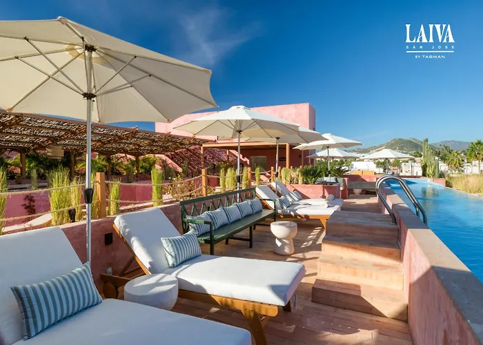 Laiva Artwalk By Tasman Aparthotel 3*
