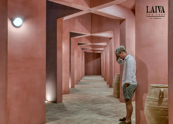 Laiva Artwalk By Tasman Aparthotel