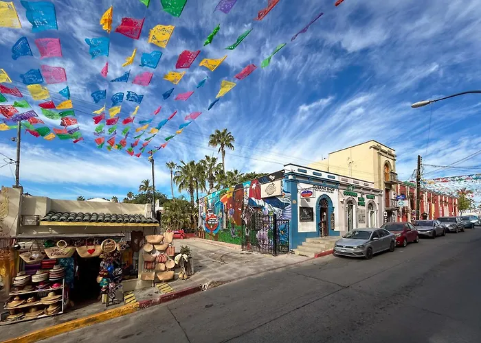 Laiva Artwalk By Tasman Aparthotel