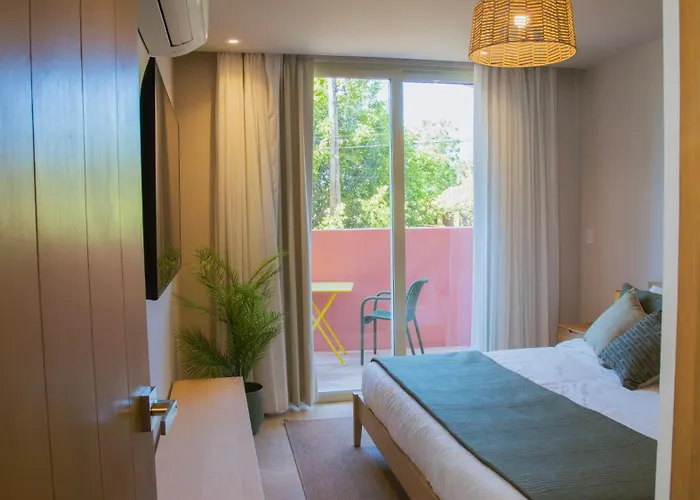 Laiva Artwalk By Tasman Aparthotel
