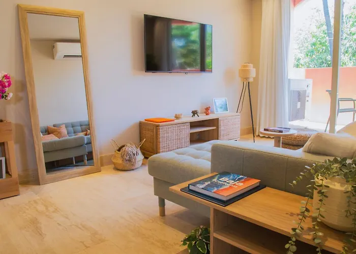 Laiva Artwalk By Tasman Aparthotel 4*